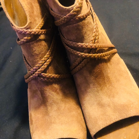 Vince Camuto Astan Heels - Picture 2 of 6